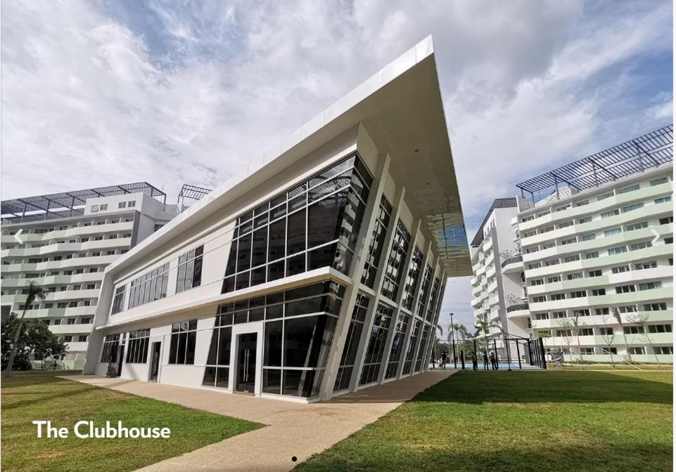 The Residences At Commonwealth By Century Properties Quezon City Εξωτερικό φωτογραφία